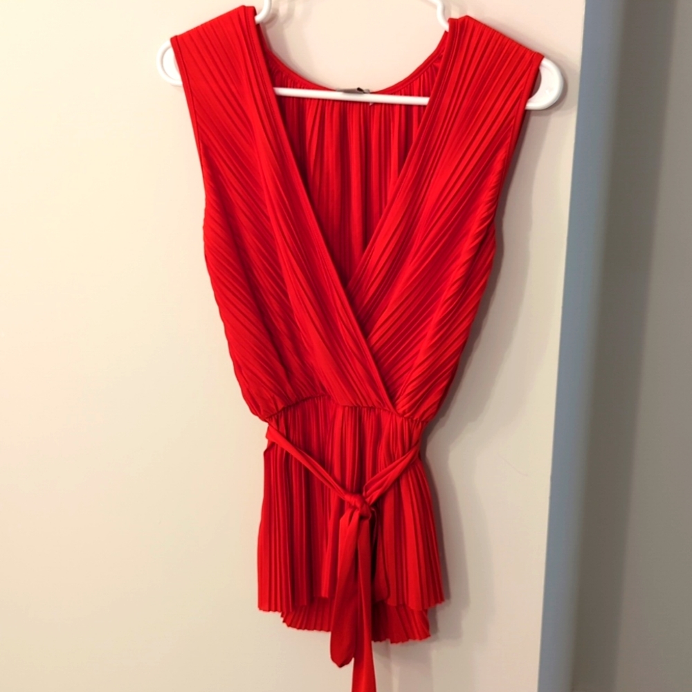 Red tie top